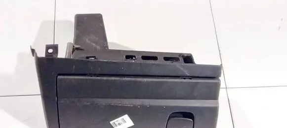 Glove box