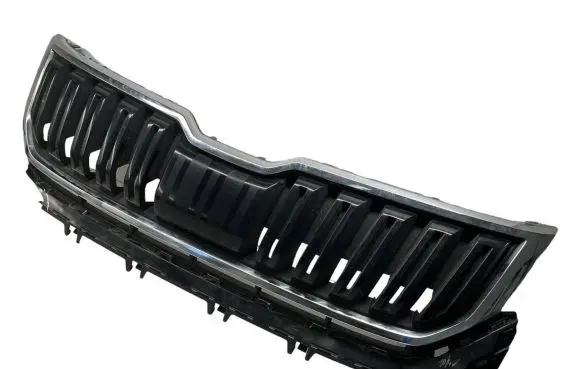 Front bumper upper radiator grill