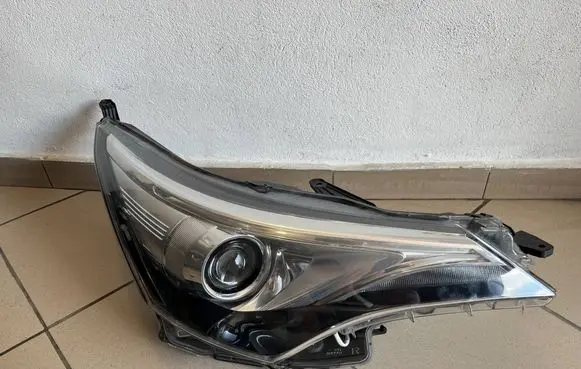 Toyota Avensis T270 Headlight/headlamp 0538