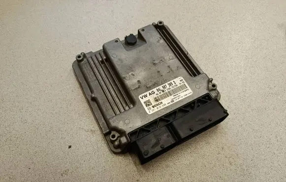 Skoda Octavia Mk3 (5E) Engine control unit/module 04L907309D 0281018498