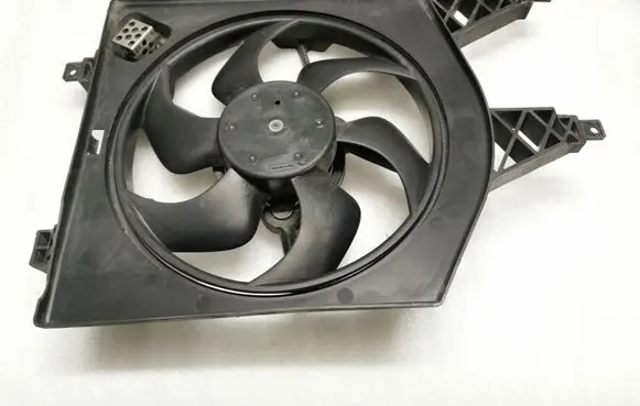 Renault Twingo II Radiator cooling fan shroud 1831966000 8200369312