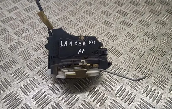 Mitsubishi Lancer Front door lock 