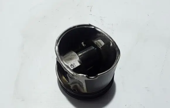 Renault Alaskan Piston with connecting rod 120A14489R