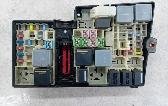 Ford C-MAX II Fuse box set 5B0Q10107