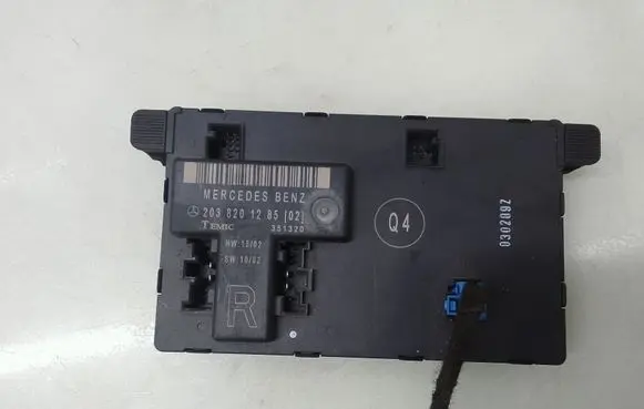 Mercedes-Benz C W203 Door control unit/module 2038201285