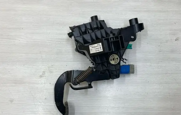 Renault Trafic III (X82) Clutch pedal 465033911R