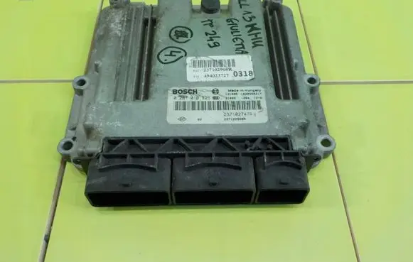 Alfa Romeo Giulietta Engine control unit/module 237102908R