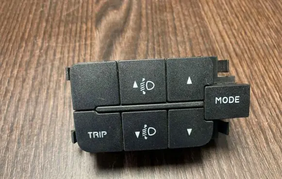 Iveco Daily 35 - 40.10 Headlight level height control switch 69500781