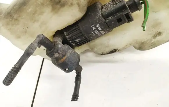 Audi A3 S3 8L Windscreen/windshield washer pump 1j6955651