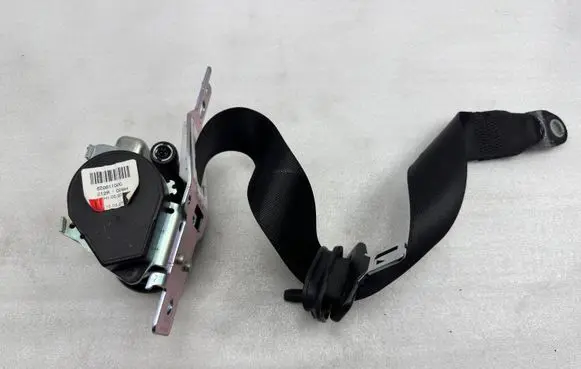 Mercedes-Benz GL X166 Rear seatbelt A1668601386