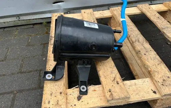 Active carbon filter fuel vapour canister