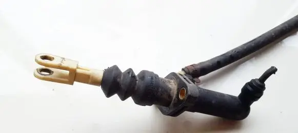 Mitsubishi Space Star Clutch master cylinder 30652169