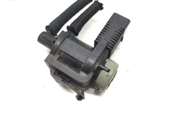 Audi A4 S4 B6 8E 8H Fuel pressure regulator 1J0906283C