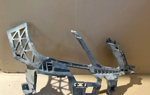 Mercedes-Benz E W212 Front bumper mounting bracket A2128851855