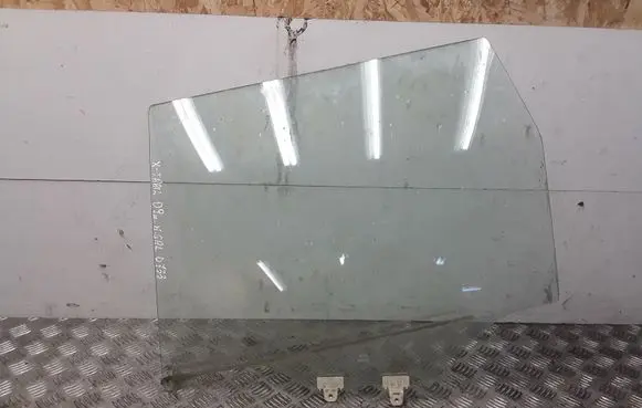 Nissan X-Trail T31 Rear door window glass 43R00122