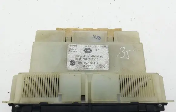 Volkswagen PASSAT B5 Interior fan control switch 5HB007617
