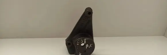 Engine mounting bracket