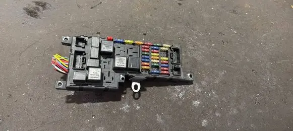 Volvo S60 Fuse module 8678449 518829015