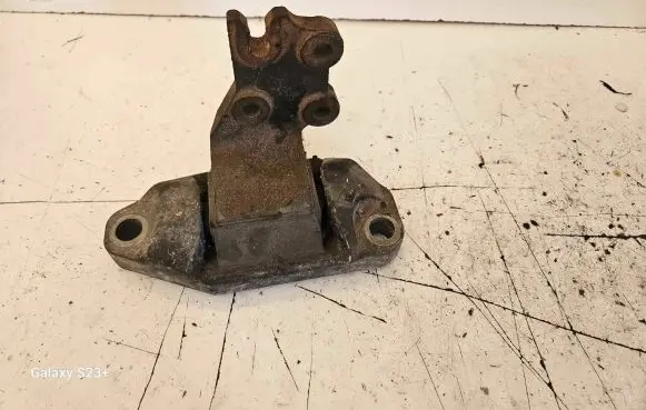 Volvo XC90 Engine mount bracket 30793797