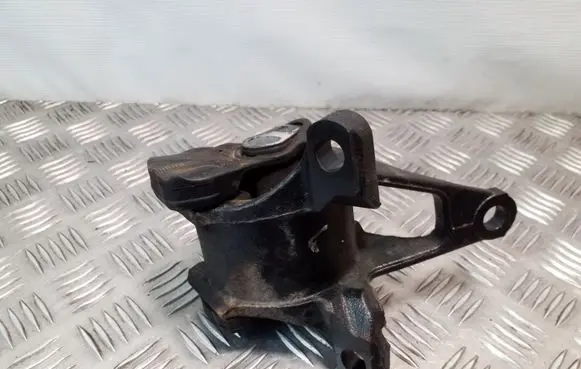 Mazda 6 Engine mount bracket K1442