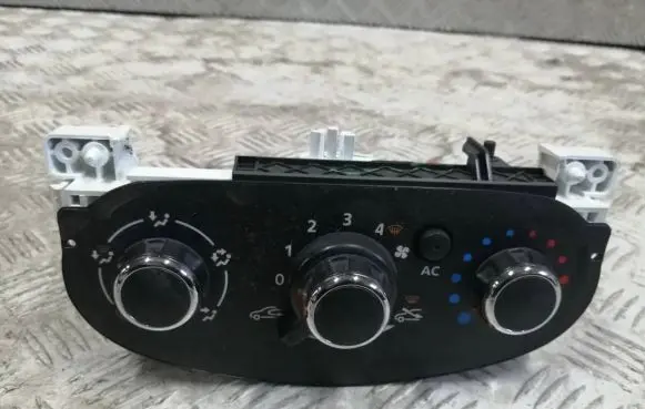 Dacia Duster Climate control unit