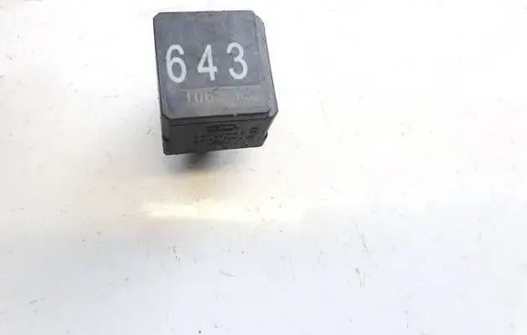 Audi A5 8T 8F Other relay 8k0951253 v23136-b6-x72