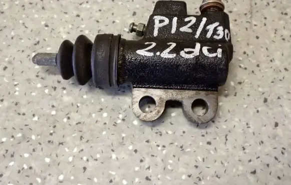 Clutch slave cylinder