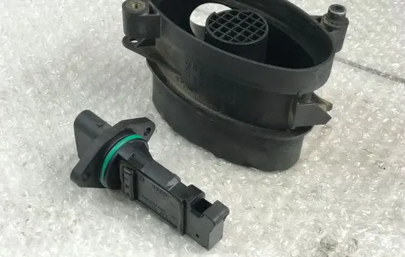 BMW 5 E39 Mass air flow meter 7787076 0928400468 13621438687