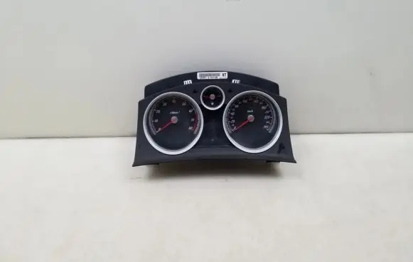Opel Zafira B Speedometer (instrument cluster) 13216674