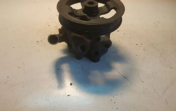 Toyota Avensis T250 Power steering pump U09