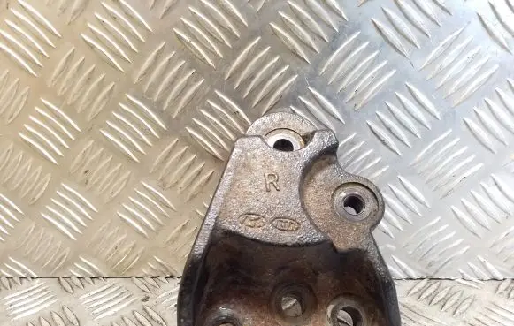 KIA Sportage Engine mounting bracket