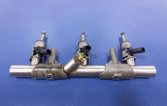 Audi A8 S8 D4 4H Fuel main line pipe 06E130090AJ