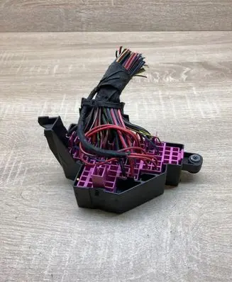 Audi A4 S4 B5 8D Fuse module 2060432585