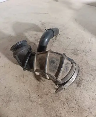Coolant pipe/hose