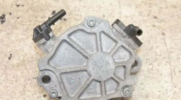 Ford C-MAX II Vacuum pump 9684786780