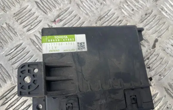 Toyota Prius (XW30) Climate control unit 8865047082