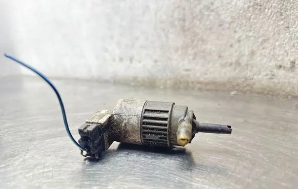 Opel Frontera B Windscreen/windshield washer pump