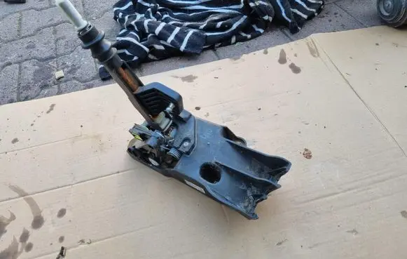 Nissan Qashqai Gear selector/shifter in gearbox 341017283R