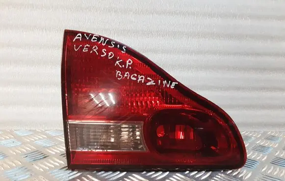Toyota Avensis Verso Tailgate rear/tail lights