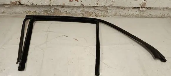 Mercedes-Benz GLE W167 Rear door glass trim molding A1677352301
