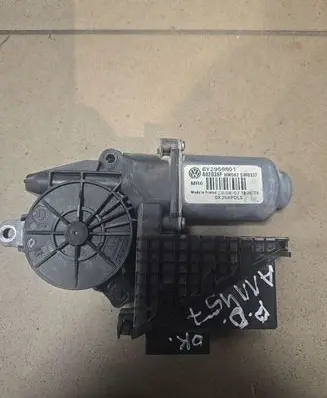 Skoda Roomster (5J) Front door window regulator motor 6Y2959801
