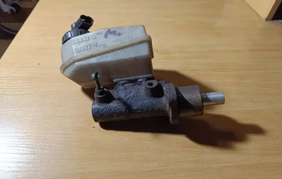 Renault Megane I Master brake cylinder 7700828034