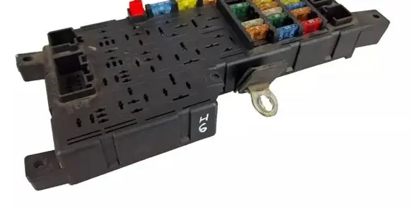 Volvo V70 Fuse module 8651187