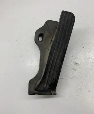Accelerator throttle pedal