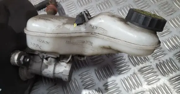 Master brake cylinder