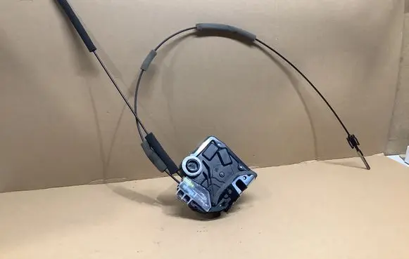 Lexus ES VII XZ10 Rear door lock 