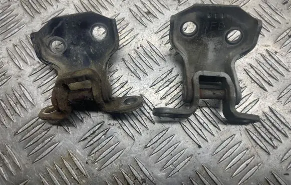 Subaru Forester SF Front door hinge set 