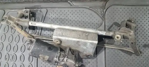 Renault Espace II Front wiper linkage and motor