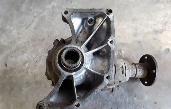 Nissan X-Trail T30 Gearbox transfer box case 8H503