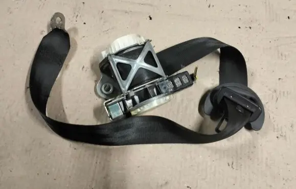 Volkswagen Jetta VI Front seatbelt NY279